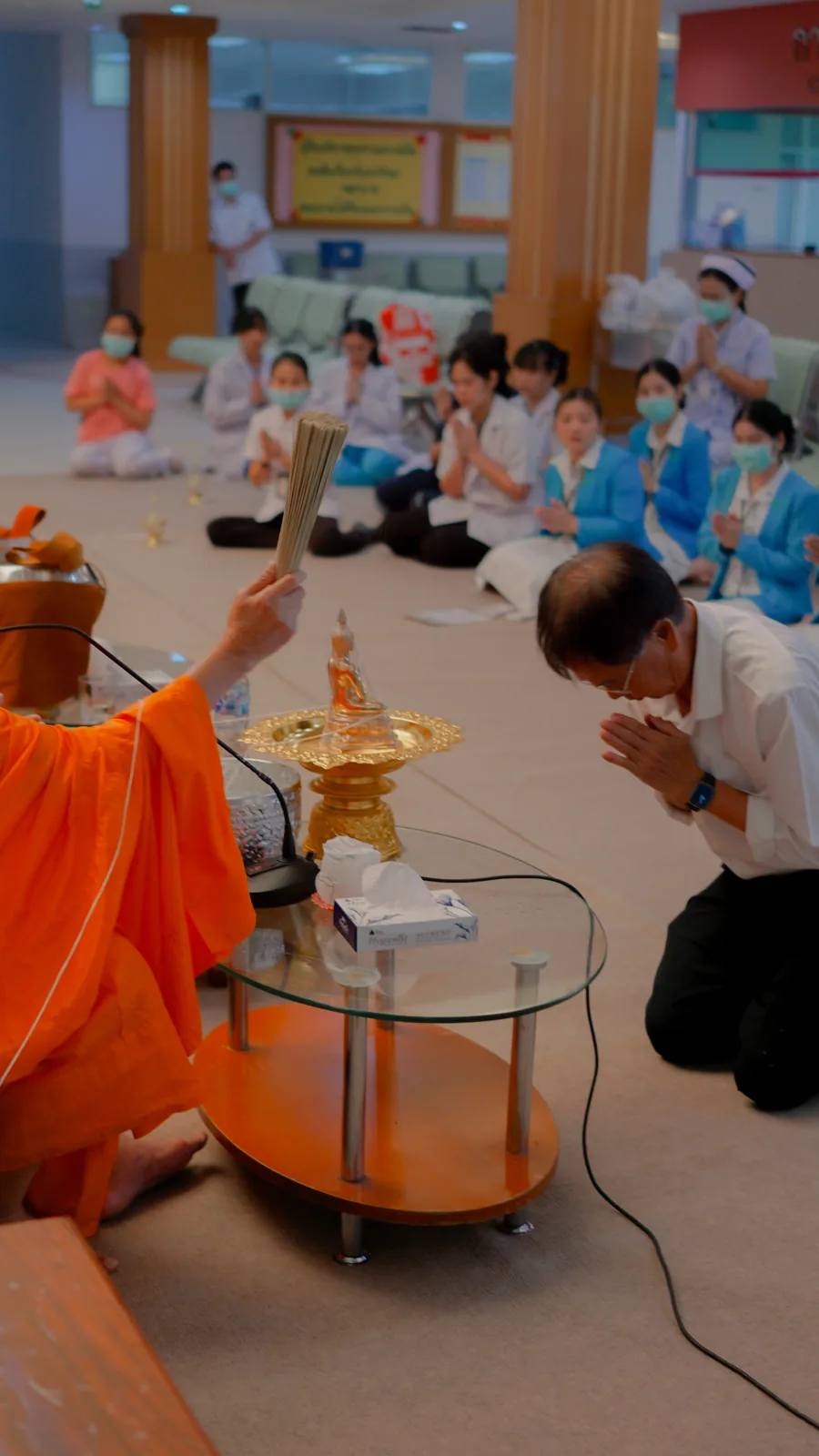 พระสงฆ์ให้พรแก่ผู้ร่วมพิธี