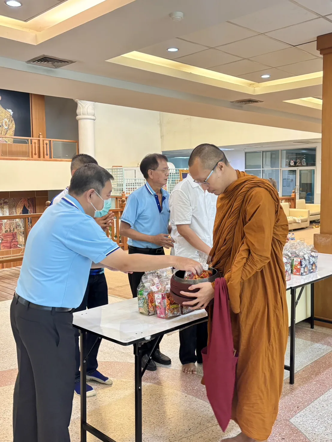 บุคลากรพีรเวชร่วมตักบาตรวันเข้าพรรษา 2569
